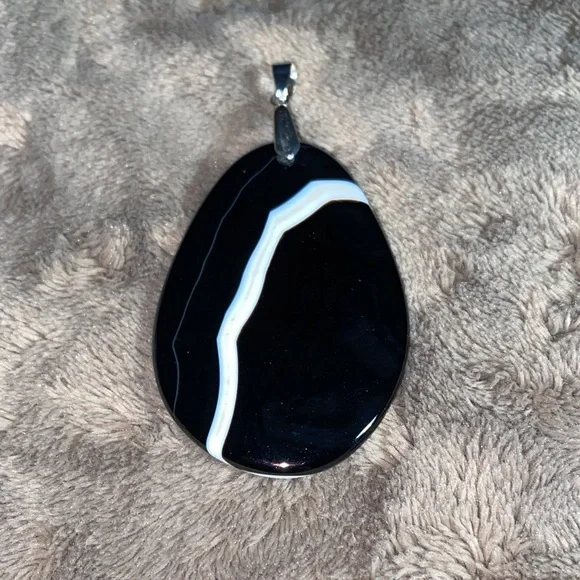 Black and White Teardrop Pendant - Picture 1 of 2